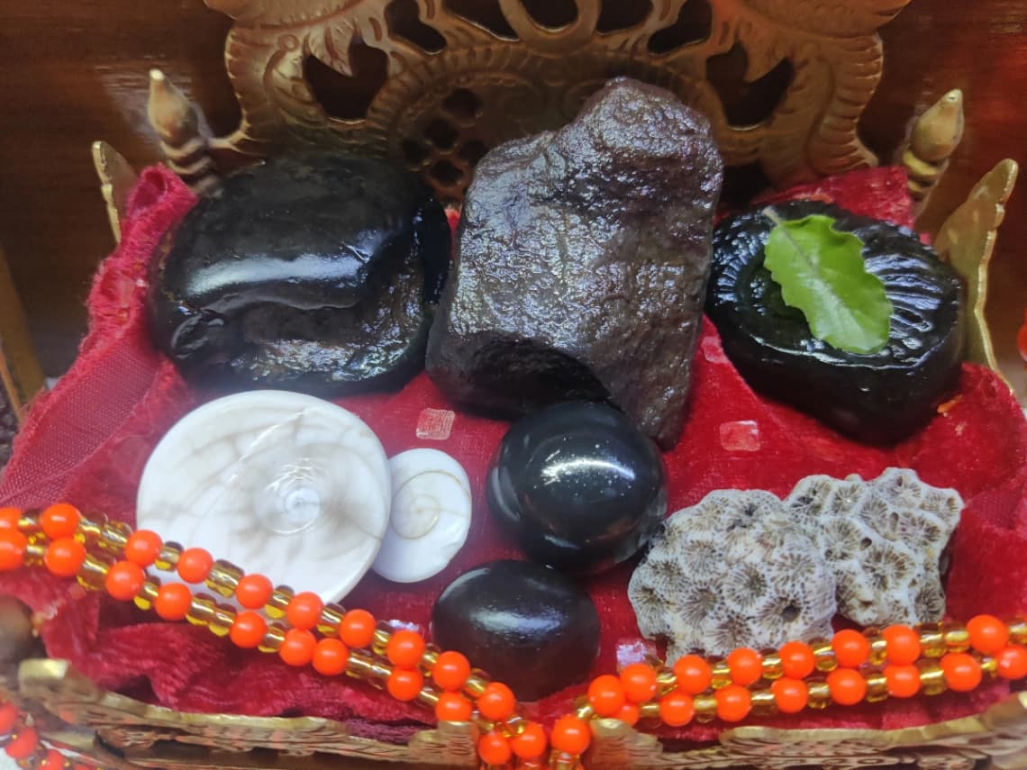 Sri Shaligram And Giriraj Ji